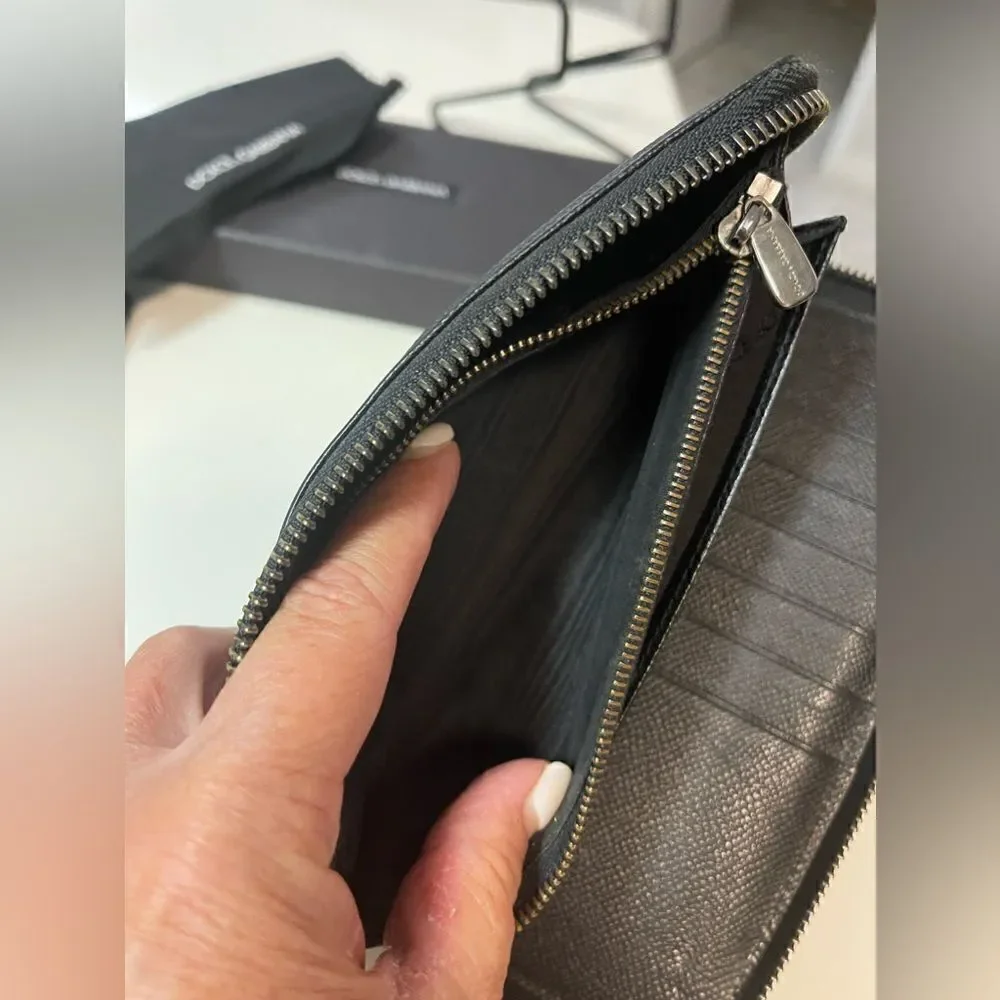 DOLCE & GABBANA Black Dauphine Zip Around Wallet. Calf Skin. Full inclusion.